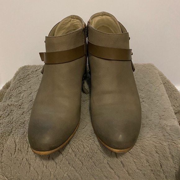 Gorgeous Nordstrom BP. Gray booties - Picture 2 of 5